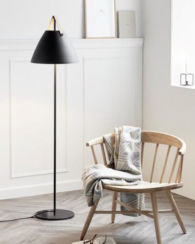 Nordlux Strap Gulvlampe - Sort m/ brun rem